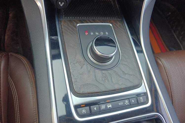 Used Jaguar XFL 2017 XFL 2.0T 200PS Elite Edition Gear Lever