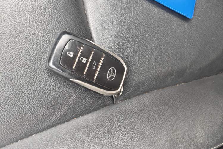 Used Toyota Prado 2016 3.5L Automatic TX-L Vehicle Key