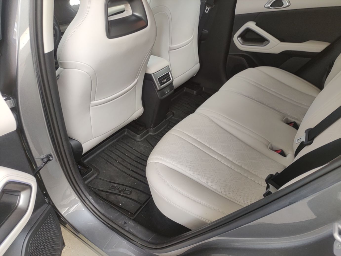 BYD Yuan UP 2025 Intelligent Driving Version 401 km Leading Edition — снимка 20