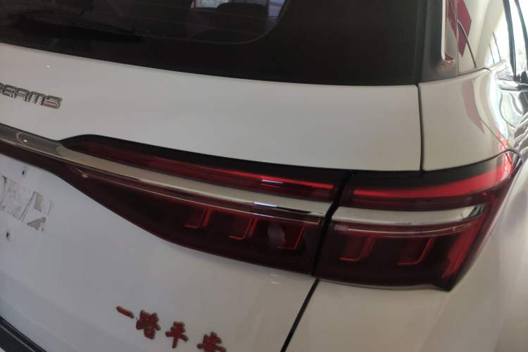 Used BYD Song MAX 2021 Upgraded Model 1.5T Automatic Luxury 6-Seater Right Rear Taillight
