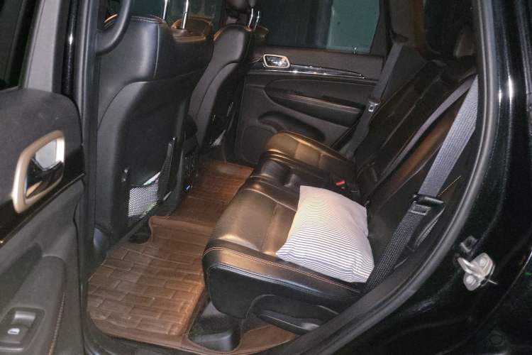 Used Jeep Grand Cherokee 2016 3.6L Elite Navigation Edition Left Rear Seat