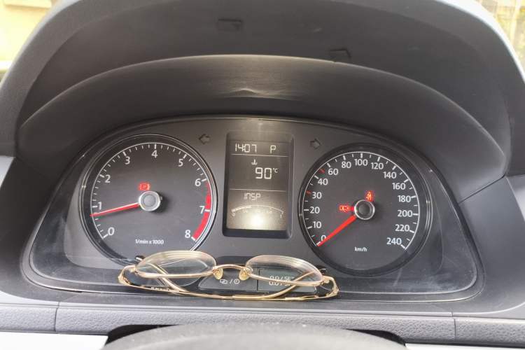 Used Volkswagen Gran Lavida 2013 1.6L Automatic Fashion Model Instrument Cluster