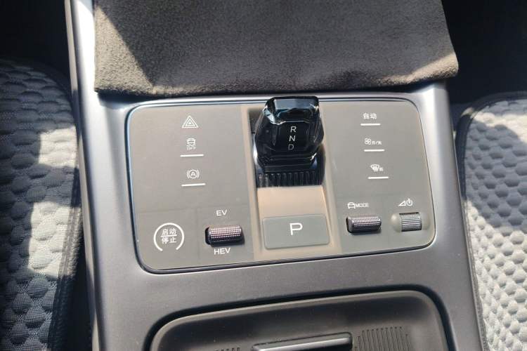 Used BYD Seal 2024 HONOR Edition DM-i 1.5L 121km Elite Model Gear Lever