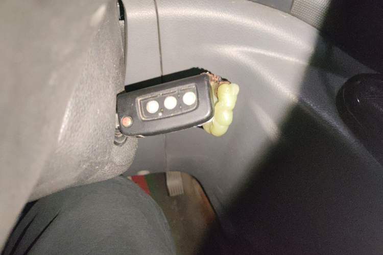 Used Foton Toano 2023 Cummins 2.8T Manual Jixiang Van Extended Wheelbase Mid-Roof Design Rear Dual Tires 3-Seater Configuration
