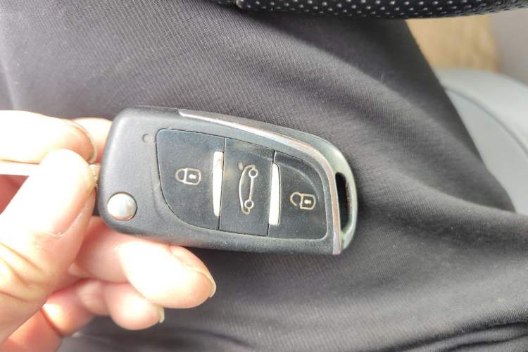 Used Geely Auto EC8 2013 2.0L Manual Elite Edition