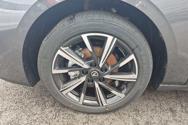 Used CHANGAN Eado 2025 Blue Whale 1.5T 500Bar Prestige Model Left Front Wheel Hub