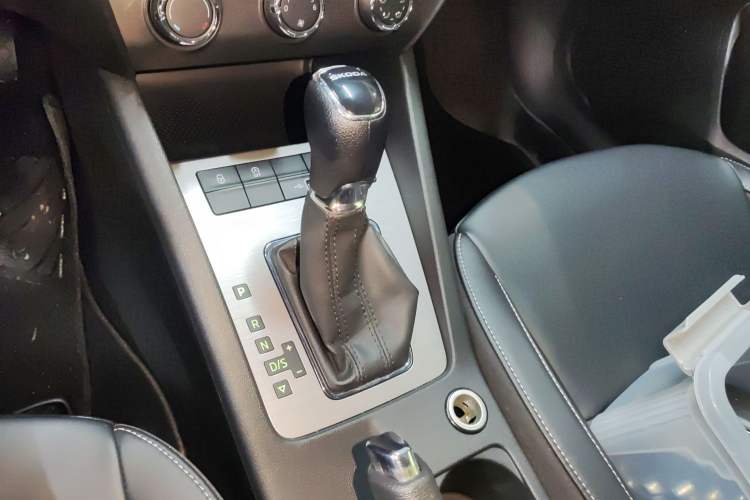 Used Skoda Octavia 2022 1.5L Automatic Comfort Edition Gear Lever