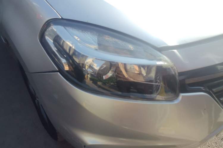 Used Renault Koleos 2013 2.5L Two-Wheel Drive Comfort Edition Right Front Headlight