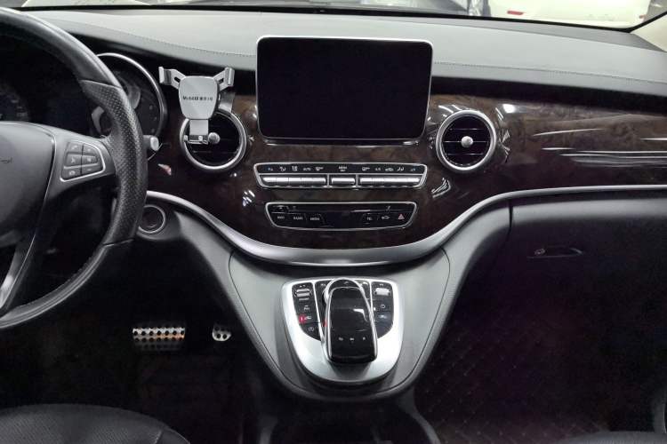 Used Mercedes-Benz V-Class 2017 V 260 L Prestige Extended Edition Audio And AC Panel