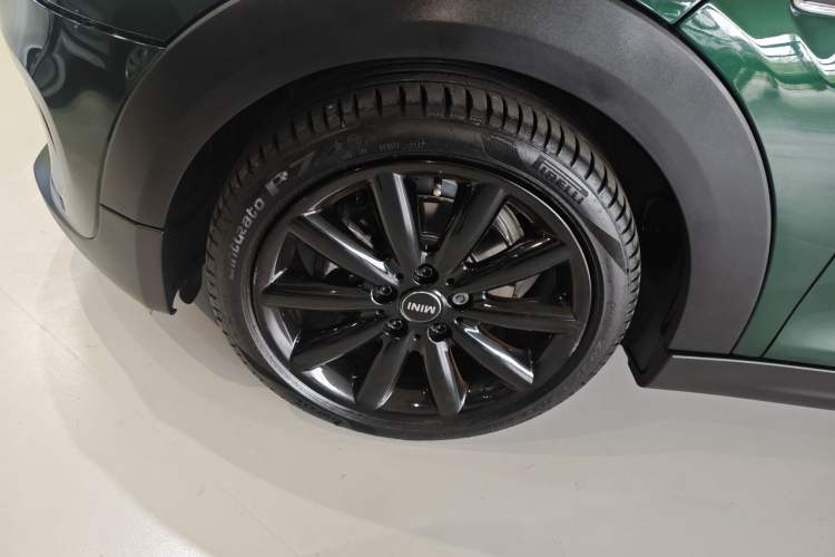 Used MINI 2016 1.5T COOPER Pioneer Edition Five-Door Model Left Front Wheel Hub