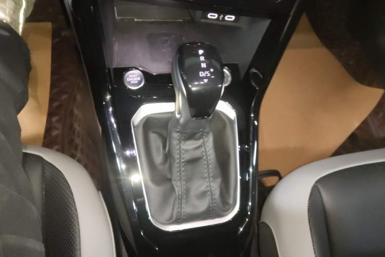 Used Volkswagen T-ROC 2023 300TSI DSG Two-Wheel-Drive Chen Guang Edition
