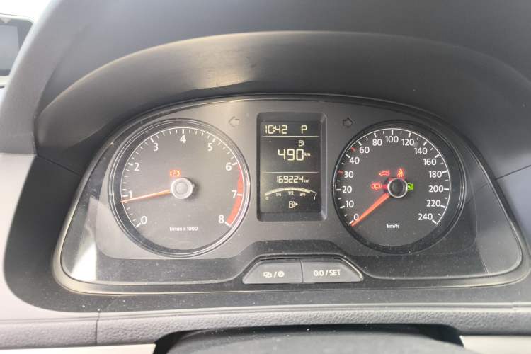 Used Volkswagen Gran Lavida 2013 1.6L Automatic Fashion Model
