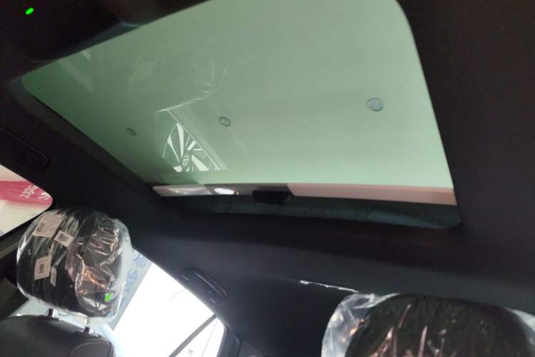 Used Volkswagen Golf 2025 Facelift 300TSI R-Line Headliner