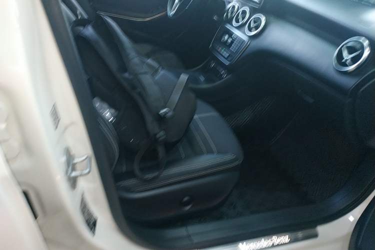 Used Mercedes-Benz A-Class (Import) 2015 A 200 Fashion Model