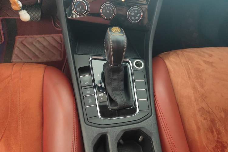 Used Volkswagen Bora 2019 1.5L Automatic Comfort Model Gear Lever