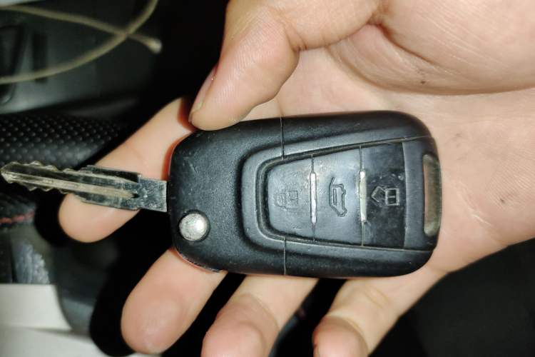 Used SAIC MAXUS Xintu V80 2018 2.5T 6-Speed Manual Aoyuntong Short Wheelbase Mid-Height 5-6 Seater