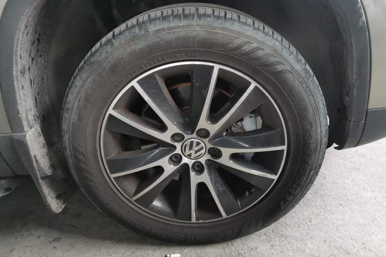 Used Volkswagen Tiguan 2015 1.8TSI Automatic Two-Wheel Drive Luxury Model Right Front Wheel Hub
