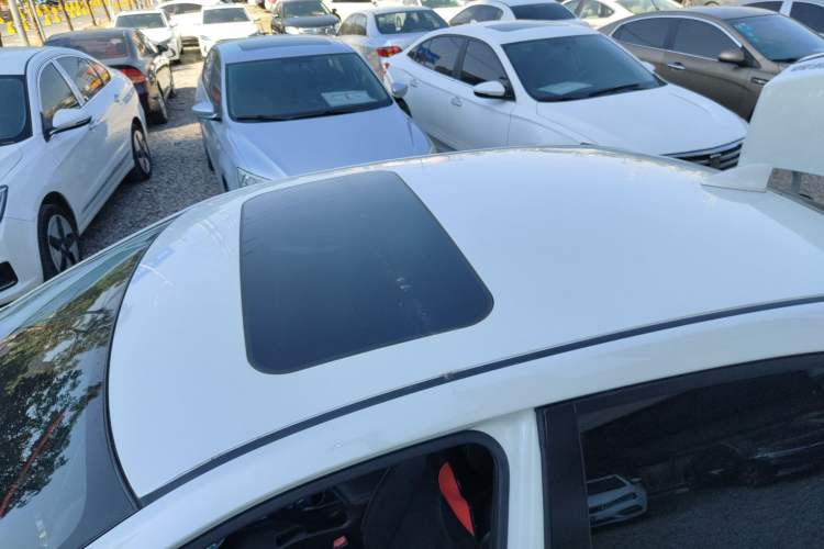 Used Venucia D60 2018 1.6L CVT Smart Connect Luxury Edition