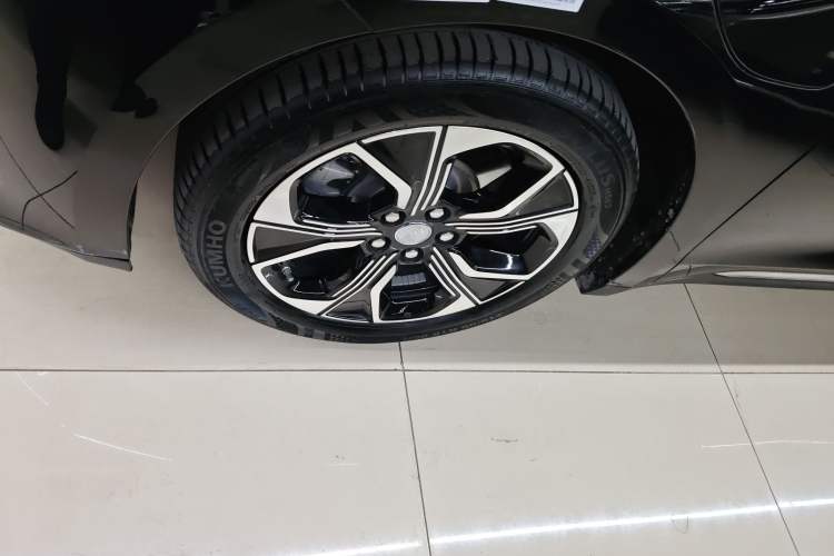 Used Hongqi E-QM5 2021 Charging Version Flagship Edition Left Front Wheel Hub