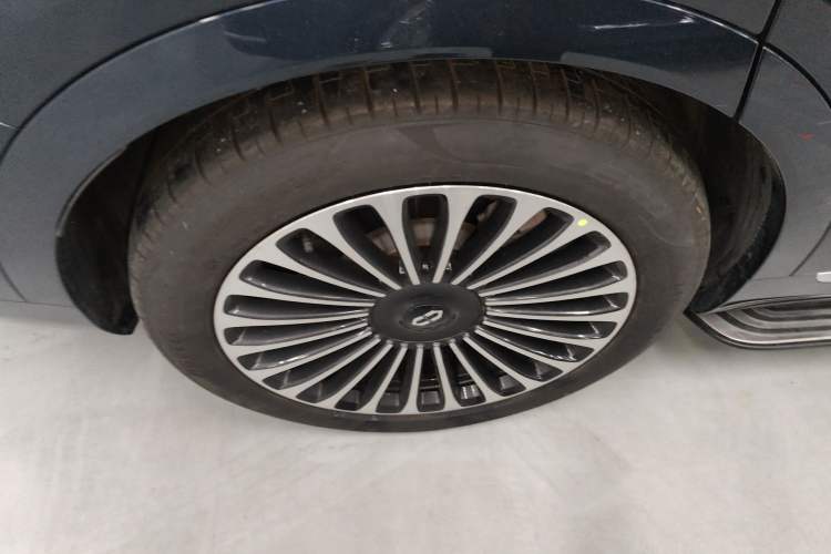 Used Hima AITO M9 2025 Extended-Range Ultra Version 52 kWh 6-Seater
