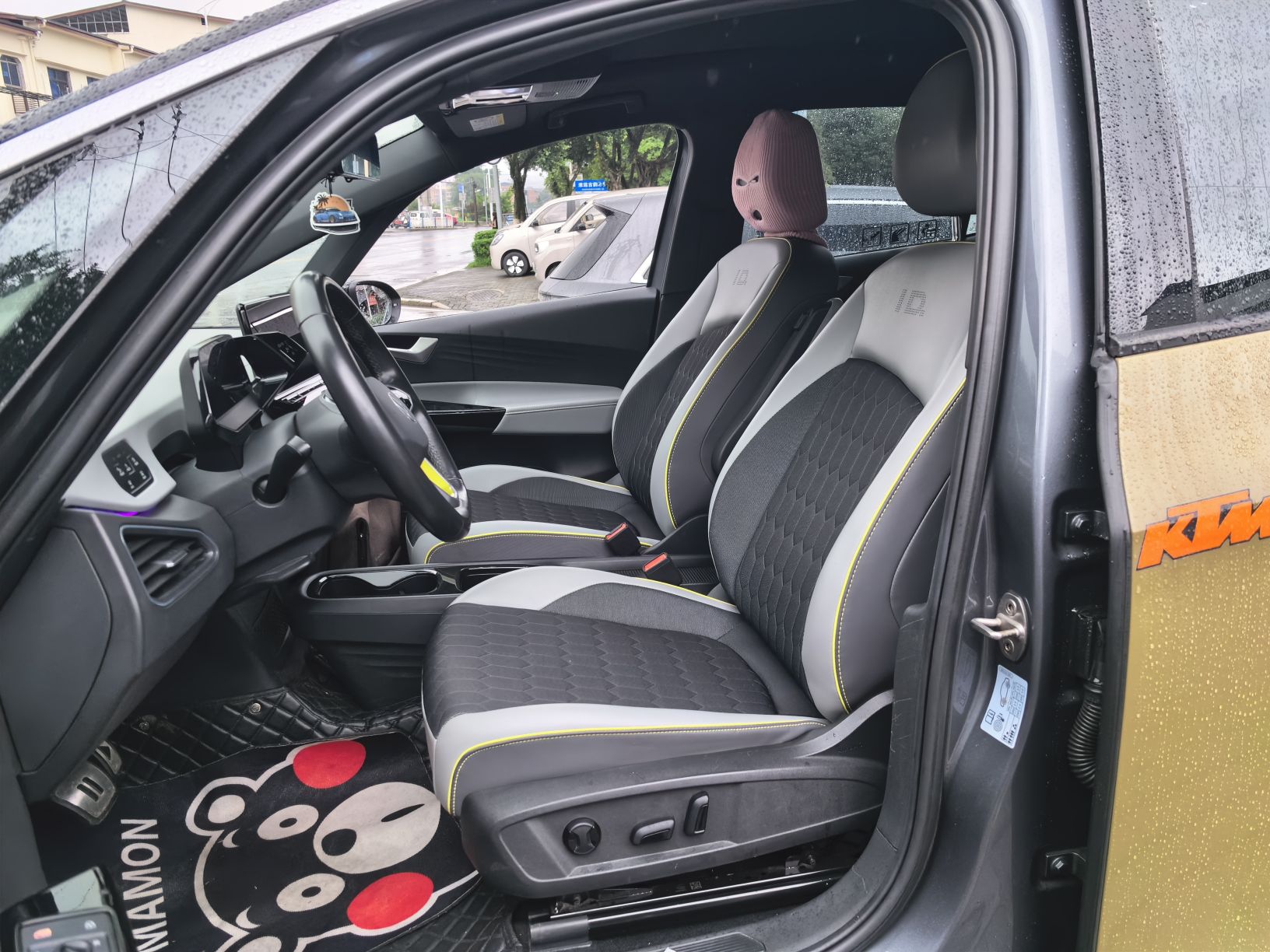 Переднее сиденье в автомобиле