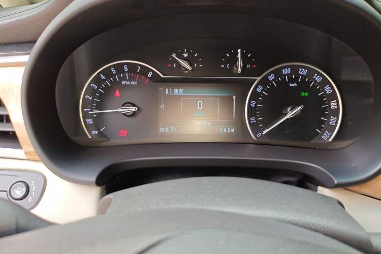 Used Buick GL8 2018 28T Luxury Model China VI Standard Odometer Close Up