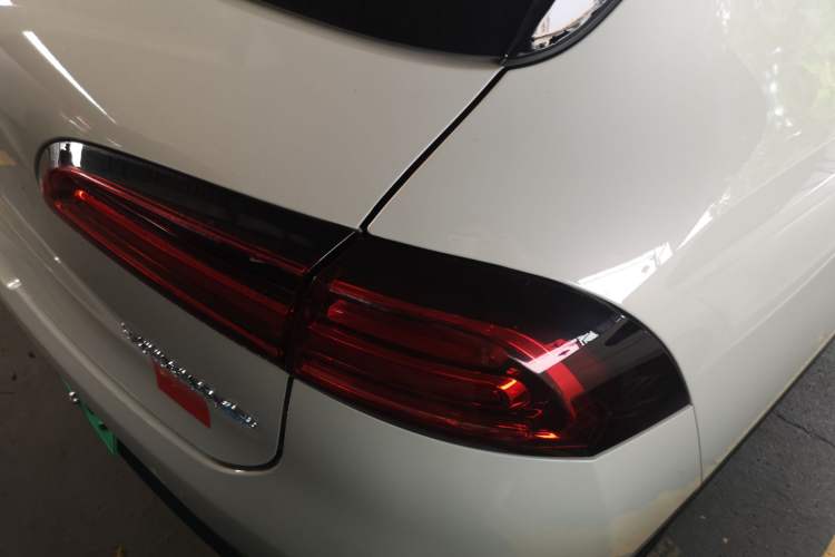 Used Wuling Bingo PLUS 2024 401 km Range 5-Seater Version Right Rear Taillight