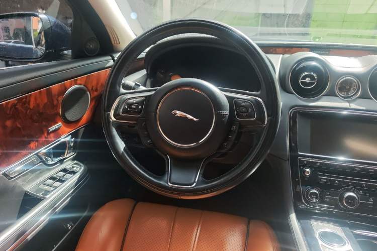 Used Jaguar XJ 2014 XJL 3.0 SC Four-Wheel Drive Panoramic Business Edition
