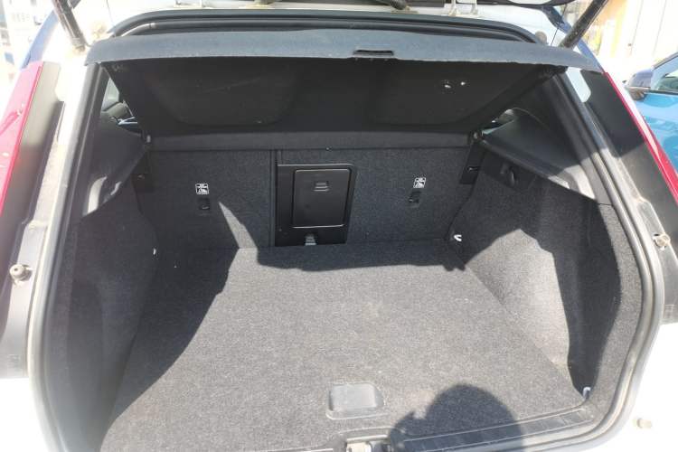 Used Volvo XC40 New Energy 2023 Long-Range Version Trunk