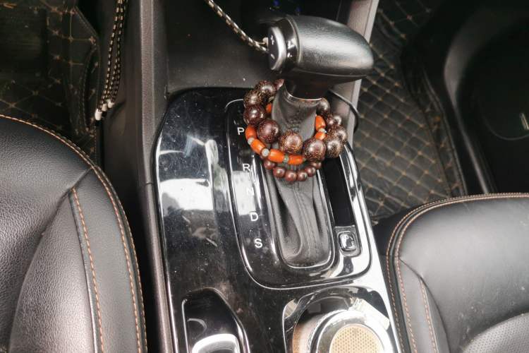 Used GAC Trumpchi GS3 2017 200T Automatic Luxury Edition Gear Lever