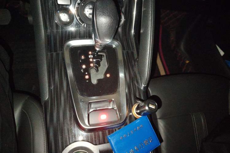 Used Peugeot 3008 2013 1.6THP Automatic Prestige Edition Gear Lever