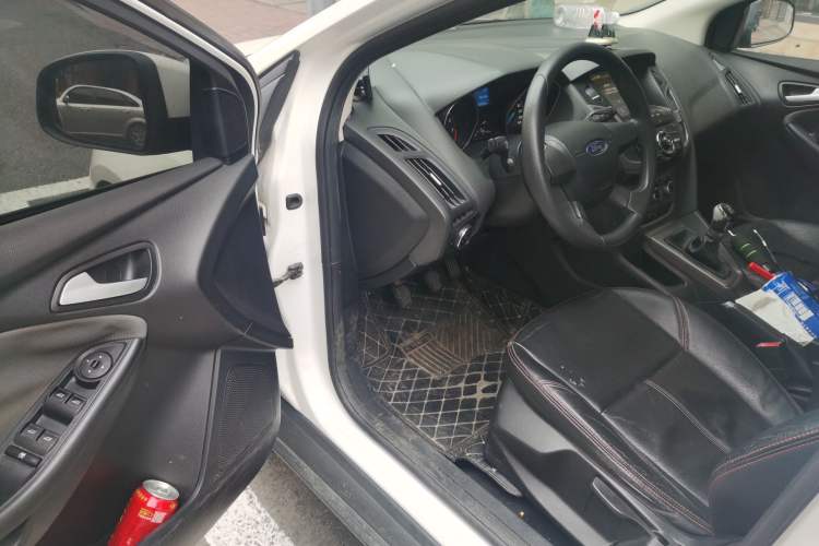 Used Ford Focus 2012 Sedan 1.6L Manual Comfort Model
