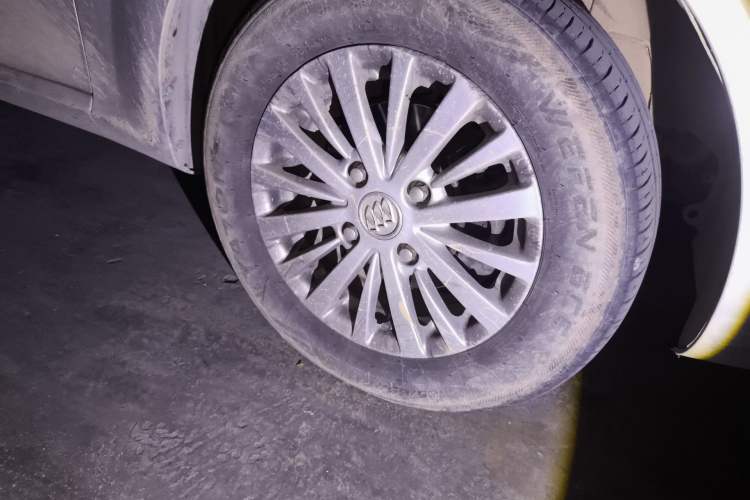Used Buick Excelle 2015 1.5L Automatic Classic Model Right Front Wheel Hub