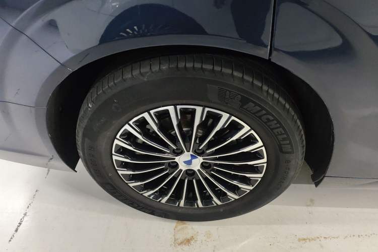 Used Denza D9 2022 DM-i 1040 Prestige Model