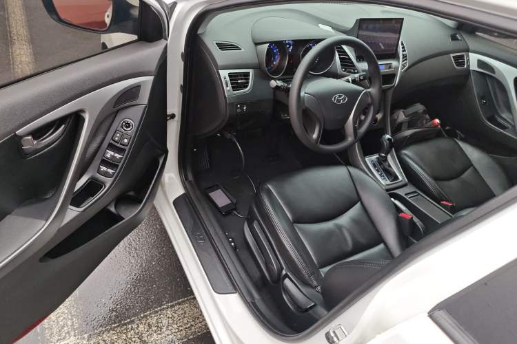 Used Hyundai Elantra (5th Generation / Langdong) 2015 1.6L Automatic Fashion Model