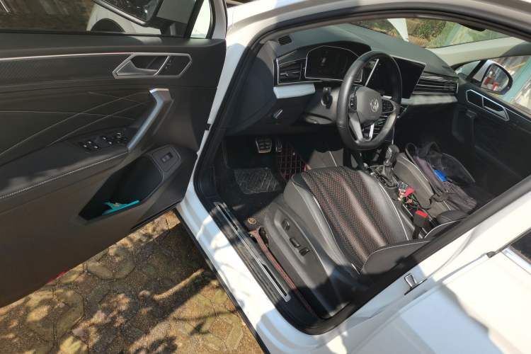 Used Volkswagen Tiguan L 2022 330TSI Automatic Two-Wheel Drive R-Line Enhanced Edition
