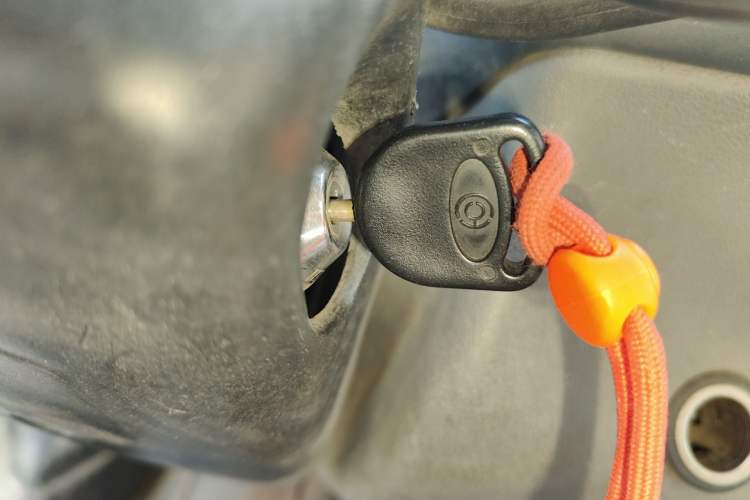 Used Ford Classic Transit 2013 2.8T Diesel Logistics Model with Short Wheelbase and Mid-Roof JX493ZLQ4