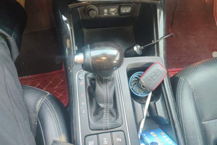 Used Kia Sorento 2015 Sorento L 2.4L Gasoline 4WD Elite Edition 7 Seats China V Emission Standard Gear Lever