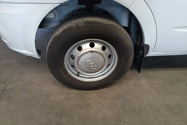 Used SAIC MAXUS Xintu V80 2021 2.0T Manual Classic Aoyuntong Short Wheelbase Mid-Roof 5/6-Seater
