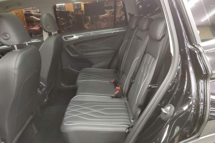 Used Volkswagen Tiguan L 2025 Model Outstanding Version 330TSI Automatic Two-Wheel Drive R-Line Longyao Edition