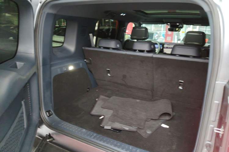 Used Formula Leopard 5 2023 Navigator Edition
