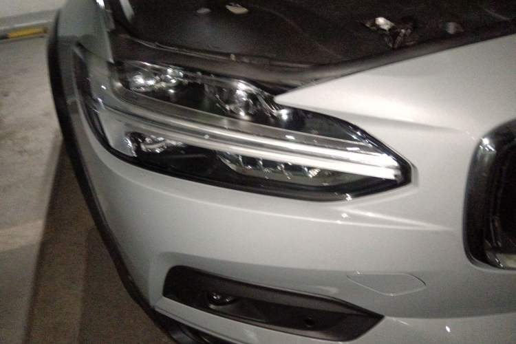 Used Volvo V90 2024 Cross Country B5 AWD Smart Range Edition
