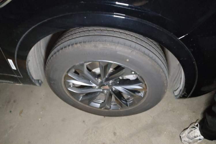 Used Hongqi HS5 2023 2.0T Qixiang Pro Edition Right Front Wheel Hub