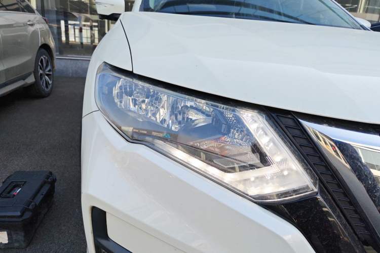 Used Nissan X-Trail 2017 2.0L CVT Comfort Edition 2WD Right Front Headlight