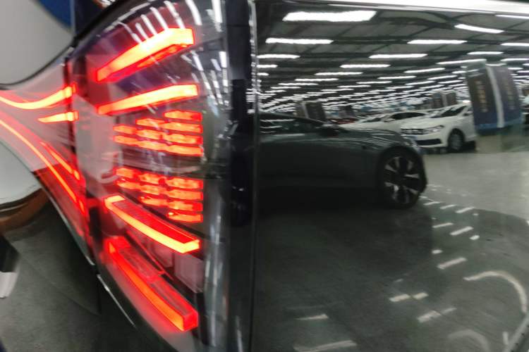 Used Geely Galaxy LEVC L380 2024 100 kWh 6-Seater Two-Wheel Drive Air
