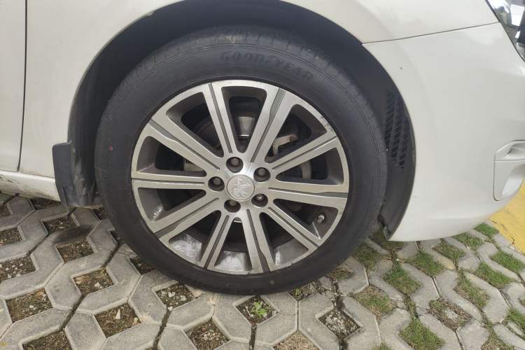 Used Peugeot 408 2015 1.2T Automatic Luxury Edition Right Front Wheel Hub