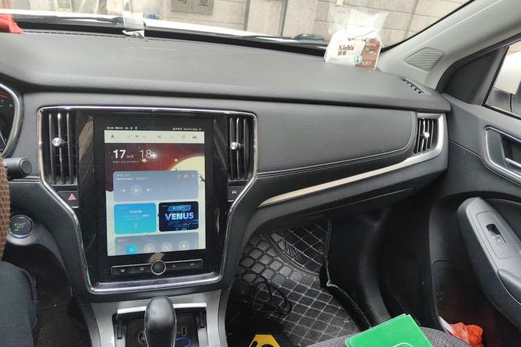 Used Roewe RX5 2017 20T Two-Wheel Drive Automatic Internet Elite Edition Audio And AC Panel