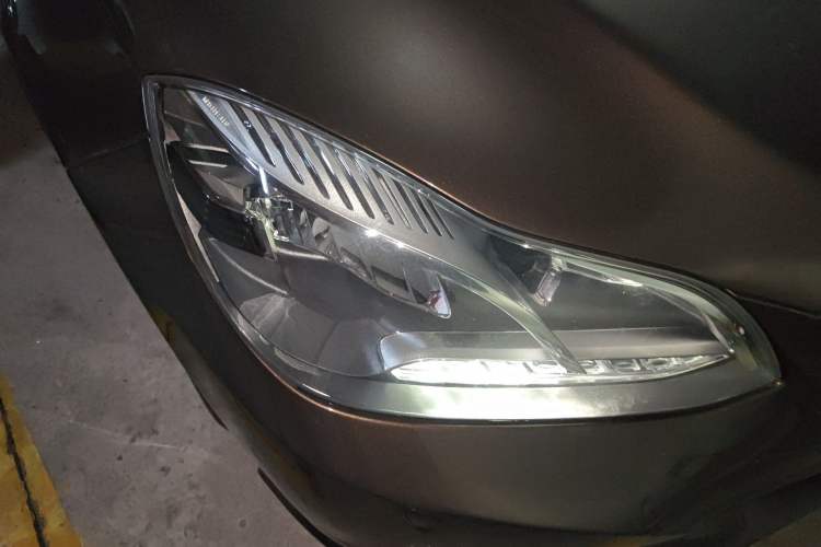 Used Mercedes-Benz E-Class 2014 E 260 L Sport Edition Right Front Headlight