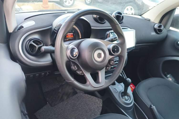 Used smart fortwo 2015 1.0L 52 kW Hardtop Passion Edition
