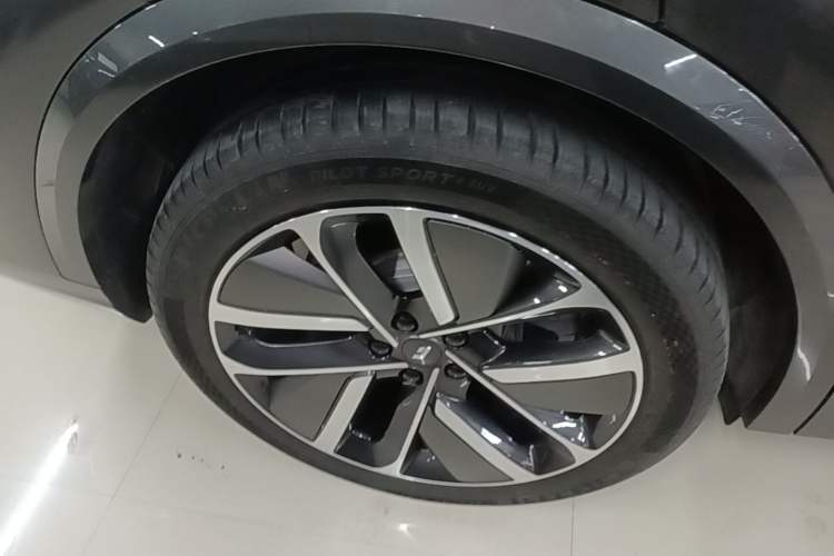 Used Li Auto L8 2024 Ultra Model
